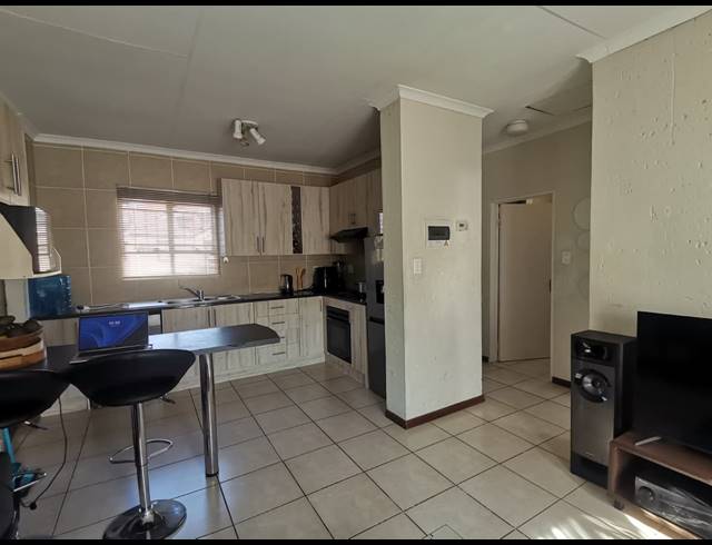 2 BEDROOM TOWNHOUSE FOR SALE IN ORMONDE